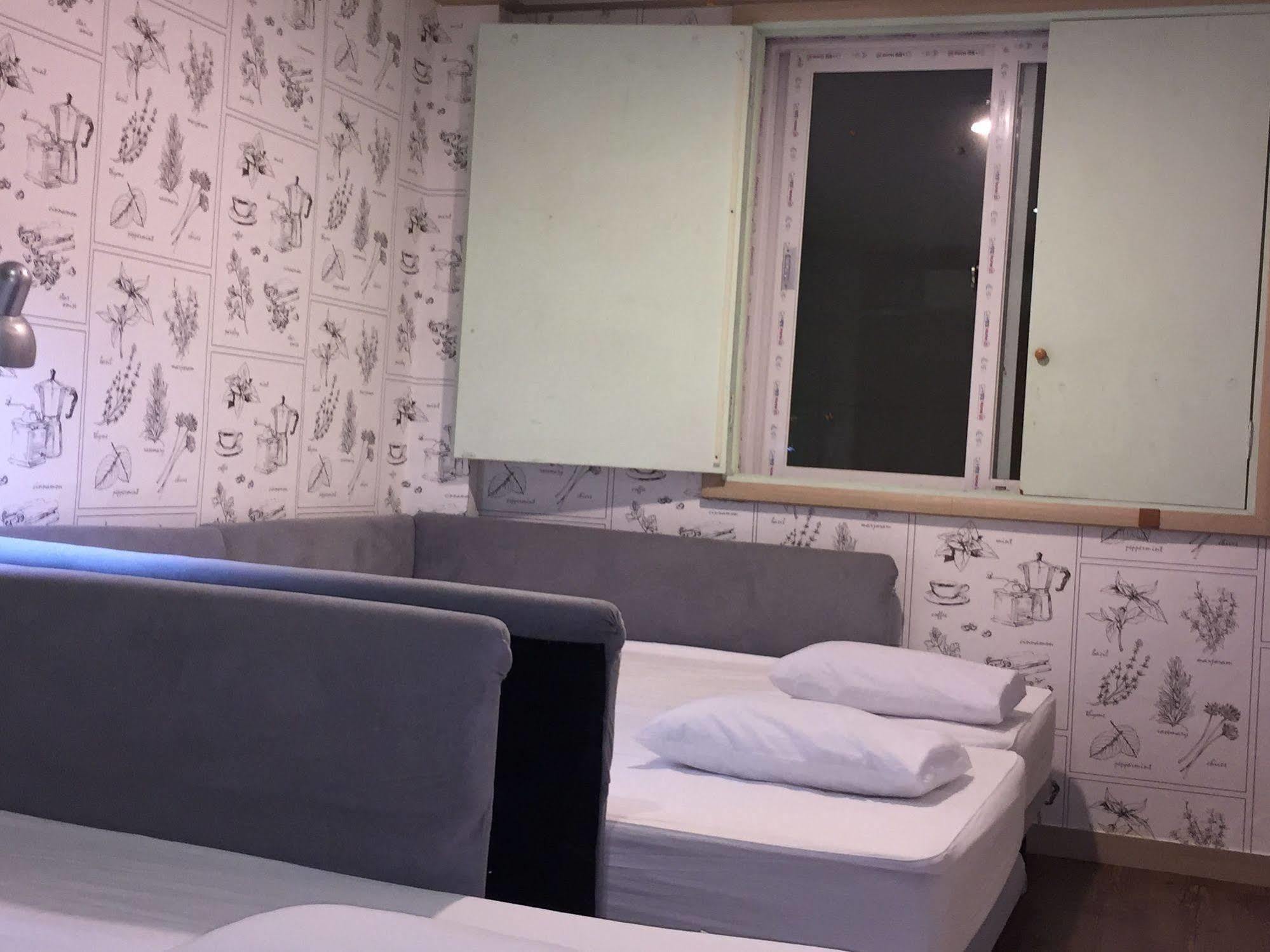 Backpackers In Jeju City Center Eksteriør billede