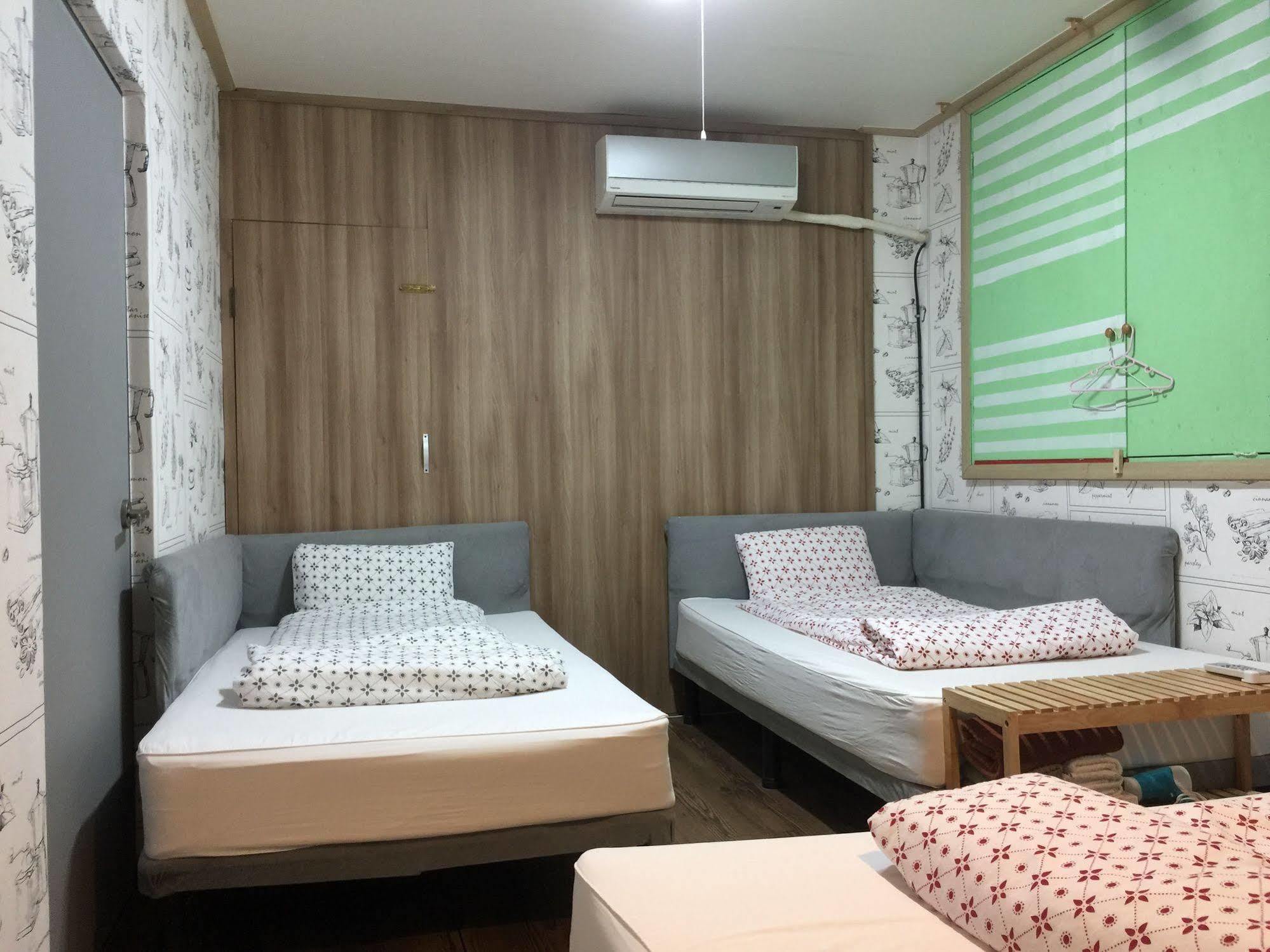 Backpackers In Jeju City Center Eksteriør billede