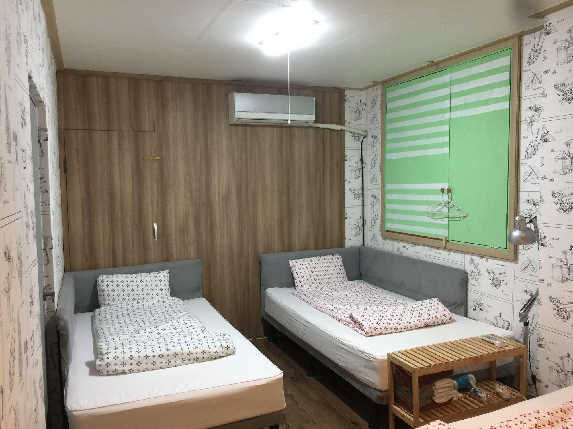 Backpackers In Jeju City Center Eksteriør billede