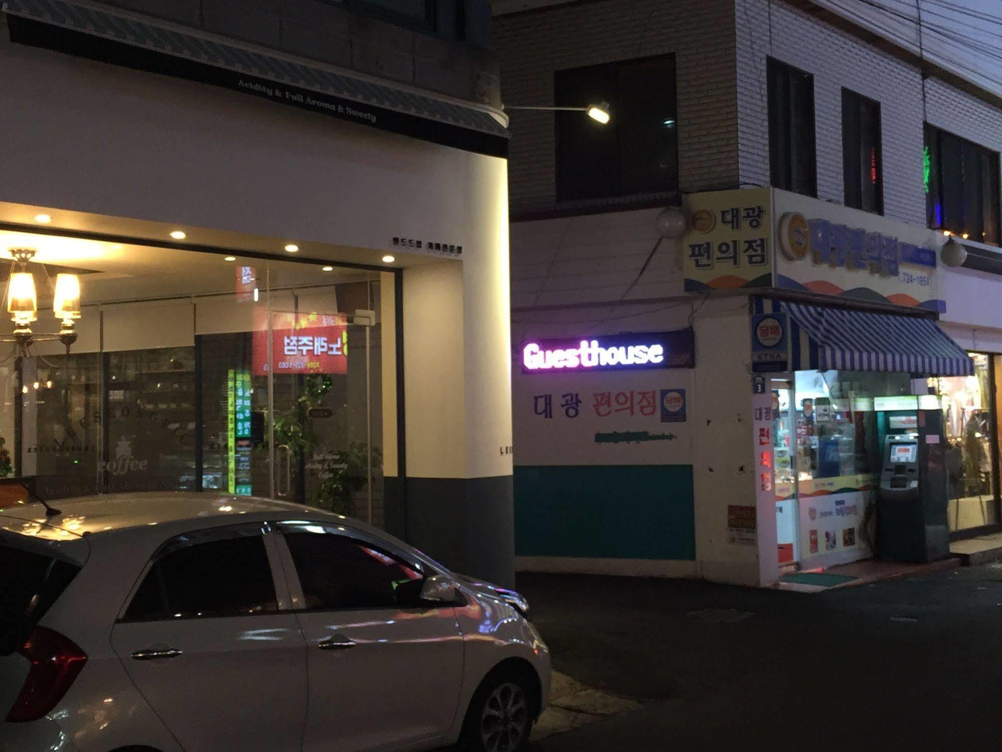 Backpackers In Jeju City Center Eksteriør billede