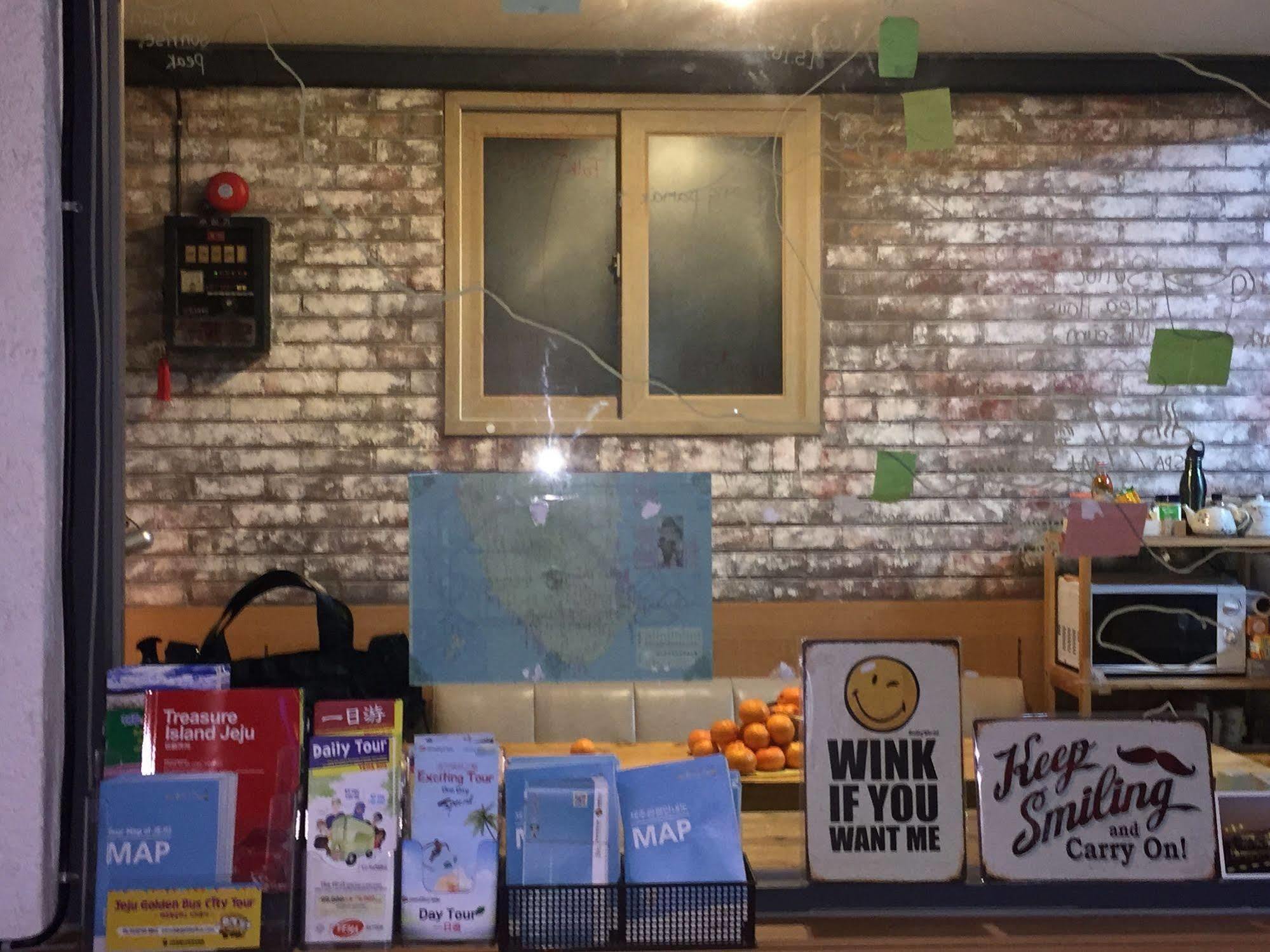 Backpackers In Jeju City Center Eksteriør billede