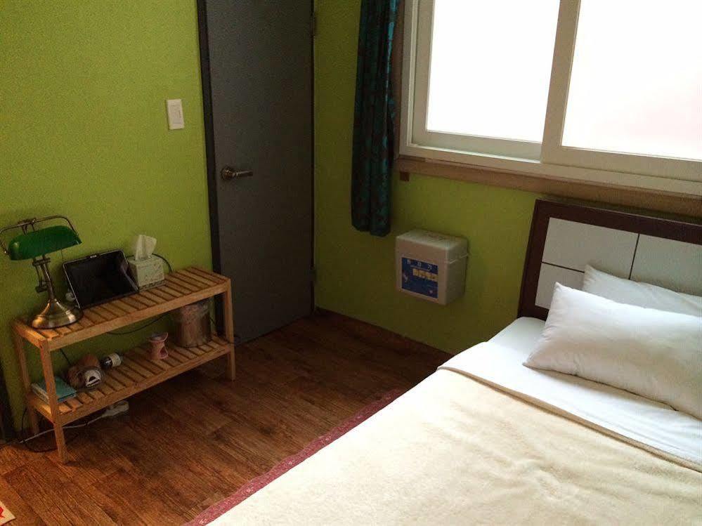 Backpackers In Jeju City Center Eksteriør billede